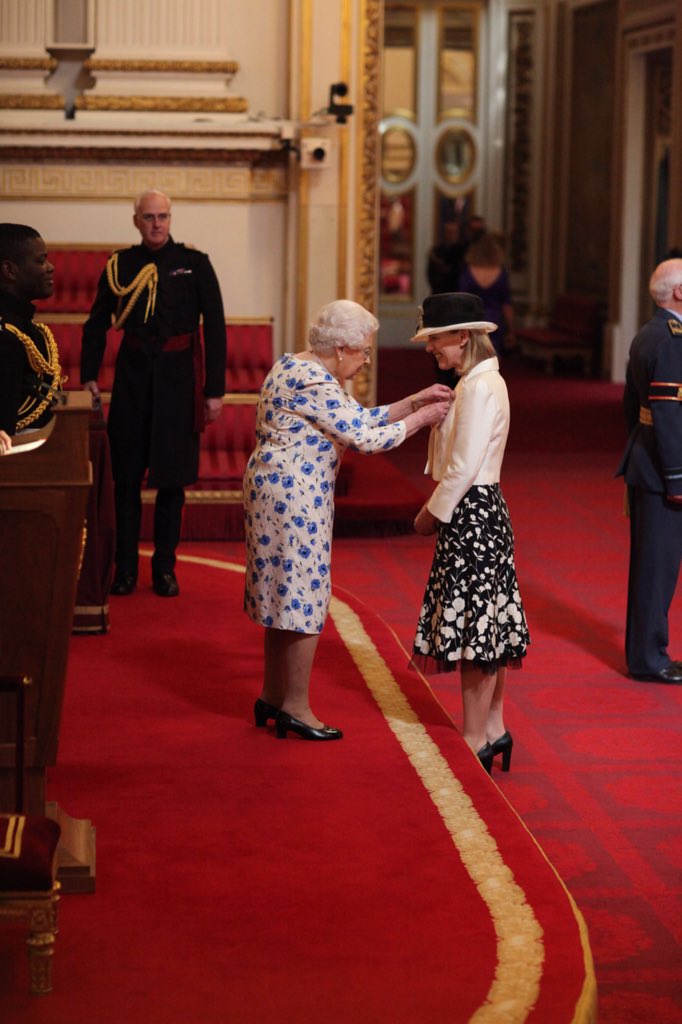 ClassofYourOwn's tweet photo. A magical day and an absolute honour to meet Her Majesty #investiture2018 #education #surveying #architecture #engineering #construction #DEC https://t.co/kmKNfrEbJX