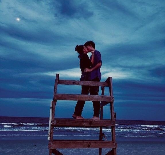 femmefleurie's tweet photo. ragazzi ariana grande è me, mi sento meno sola https://t.co/kAs4et55nO