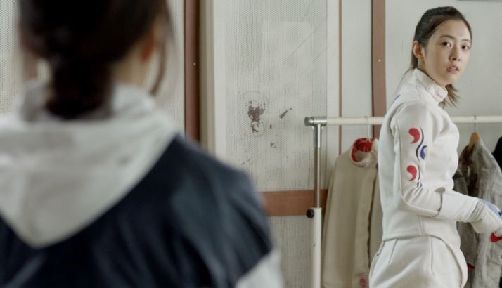 <오목소녀> 소소한 tmi : 이바둑 역의 박세완 배우는 감독의 전작 <걷기왕>의 수지 역, 박주희 배우와 절친한 사이다. 둘은 <팡뜨>라는 단편영화에서...