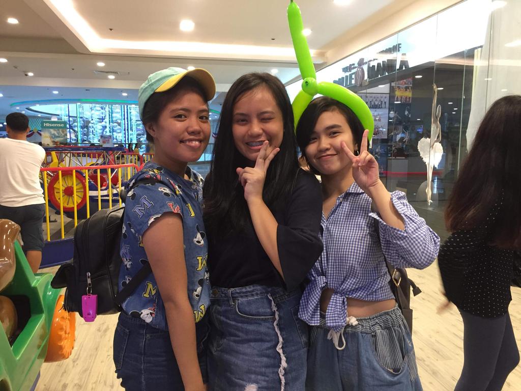 artbychedi's tweet photo. had loads of fun ✨💓 #kosmos2018 https://t.co/bgPojCi6s8