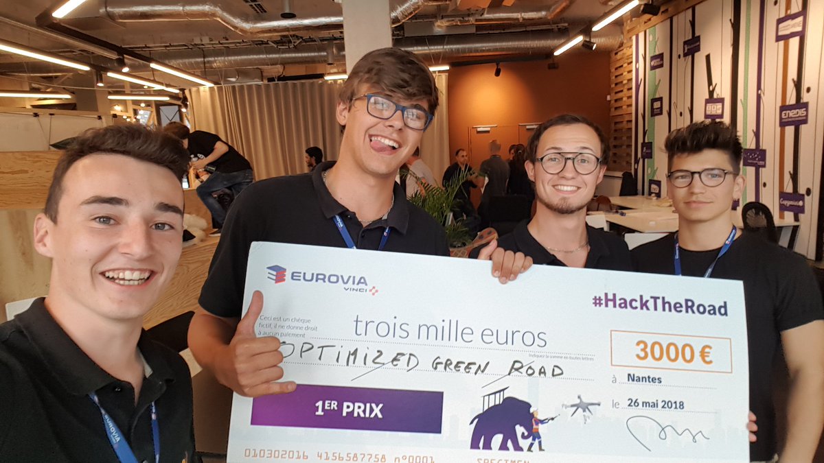 Eurovia_France's tweet photo. #hacktheroad : bravo aux équipes qui ont remporté les 6 #hackatons #Eurovia organisés simultanément en France ! #innovation #routedufutur #SmartCity https://t.co/6fFm4llcjZ
