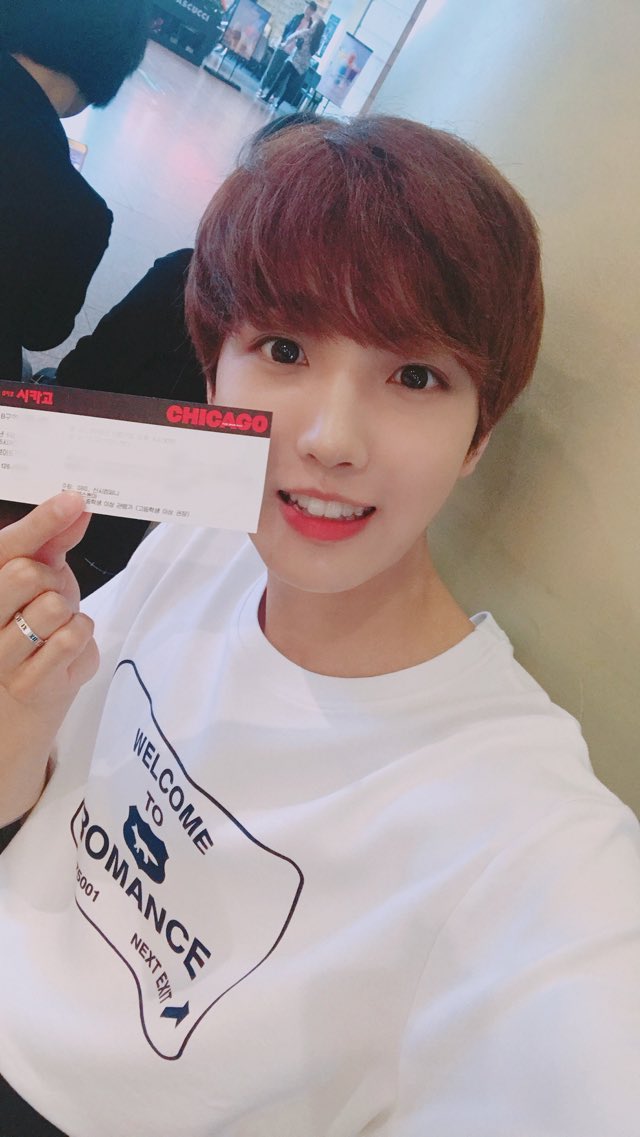 UP10TION's tweet photo. [#선율] #시카고 보러왔어요!! >_< #Musical #CHICAGO https://t.co/Z9ABPpGGBM