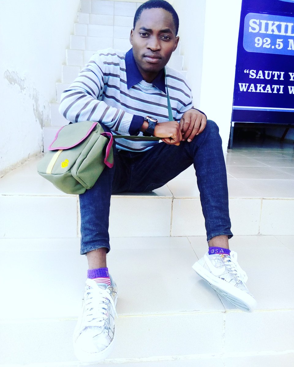 mrtee_mnyalu_1's tweet photo. kutoka #Tanzania #anaitwa @luludivatz leo nyimbo yake ya #ona. imeshika nafasi ya 16 kwenye #top20 the_twenty_hatari za @mbyhighlandsfm igizo jipya #congatulation @luludivatz kwa mzki mzuri https://t.co/BVI8i3TlqS