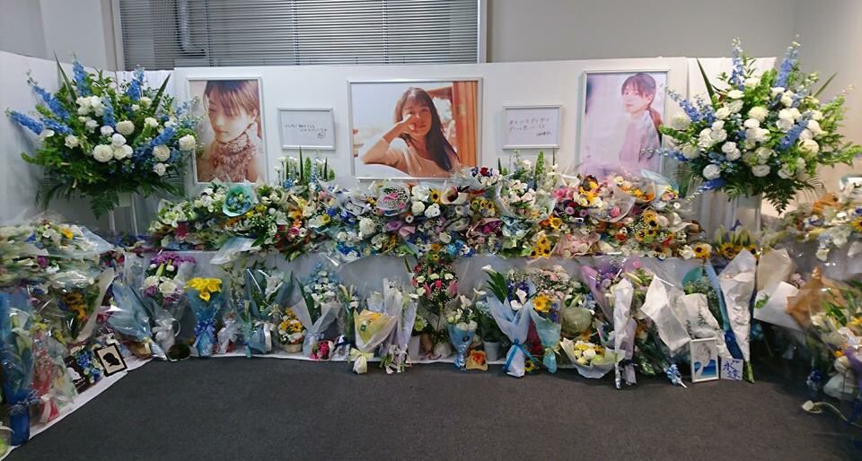 Zardbot 献花台 今日はzard坂井泉水さんの命日 Zard 坂井泉水https T Co Rrjxgbnlys Twitter