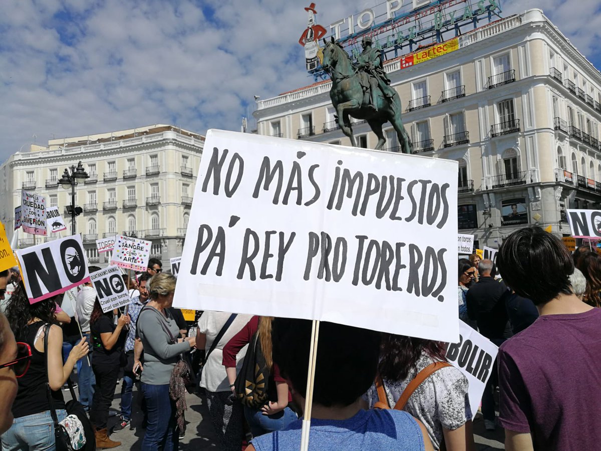 Animalistak's tweet photo. ¡Estamos llenando las calles de Madrid contra la tauromaquia!
#TauroViolencia https://t.co/ra8G2NufXr