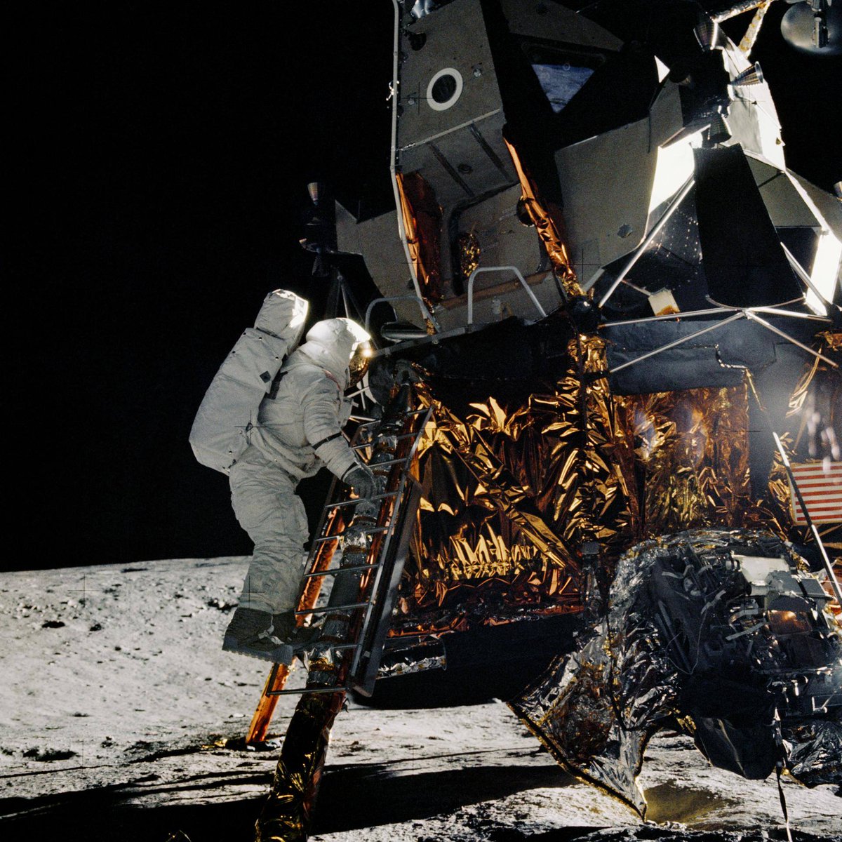 ande871's tweet photo. #AlanBean , LM-pilot of #Apollo12 has died age 85.
Rest in peace, Beano.
#RIPAlanBean https://t.co/bzX506qw4o