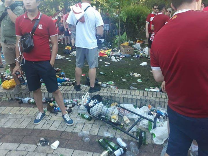 IvanDeinekoUA's tweet image. Football promotes tourism &amp;amp; is good for economy?
Kyiv Mayor's Office failed to provide adequate amenities for fans.
fans turned major Kyiv park into a landfill
#UCLfinal #UCLFinal2018 #ChampionsLeagueFinal #ChampionsLeagueFinal2018 kyivoperativ.info/other/park-she…
facebook.com/KyivOperativ/p…