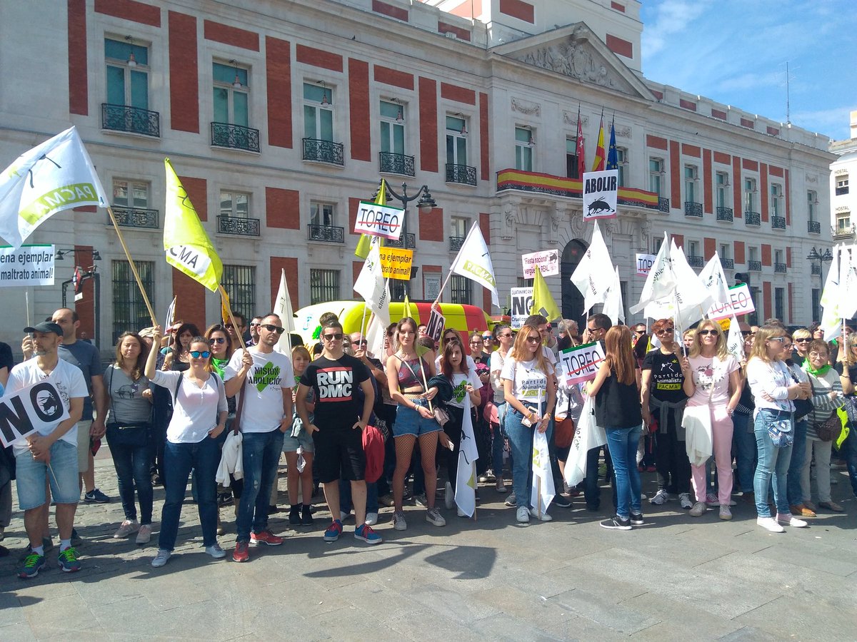 Pacma_Madrid's tweet photo. Ya estamos en la manifestación contra la tauromaquia. #TauromaquiaEsViolencia #TauromaquiaAbolicion https://t.co/iAGVibHpsD