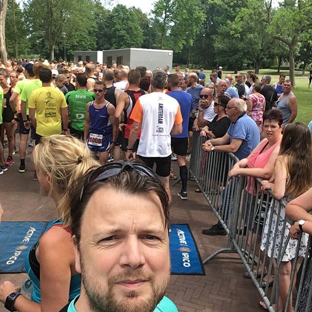 maartenvleeuwen's tweet photo. Voor de start van de #eiberrun #hardlopen.
Ik loop met een team van collegaβs @gem_berkelland mee. Ik heb er zin in π https://t.co/uzchAQgkPY https://t.co/SrDPcnR93b