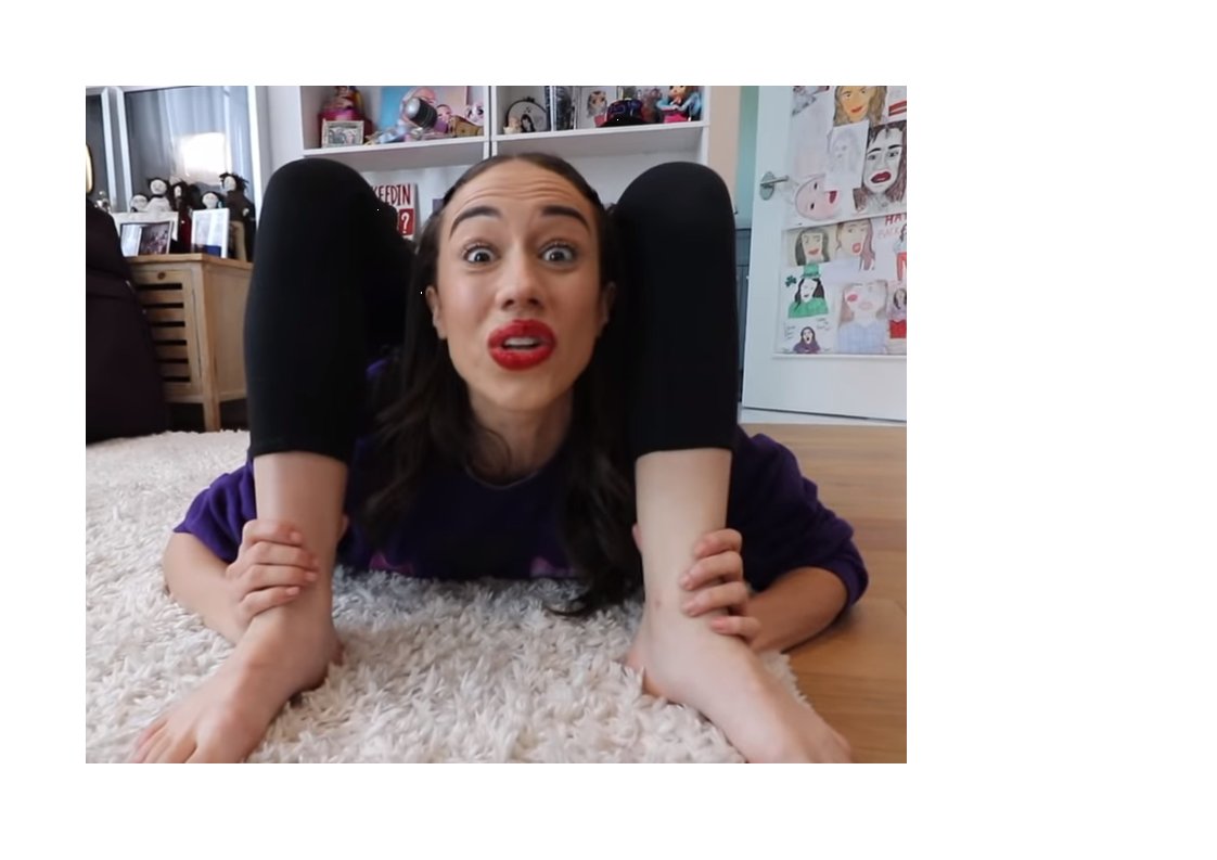 Iveslo21's tweet photo. The contortionist. @MirandaSings @sofiedossi 😂 https://t.co/ajpN0kBK4Z