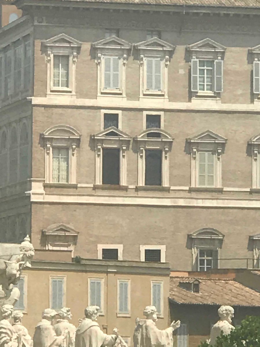 sawilli3's tweet image. Waiting for you Pope to come to the window and do Sunday Service.