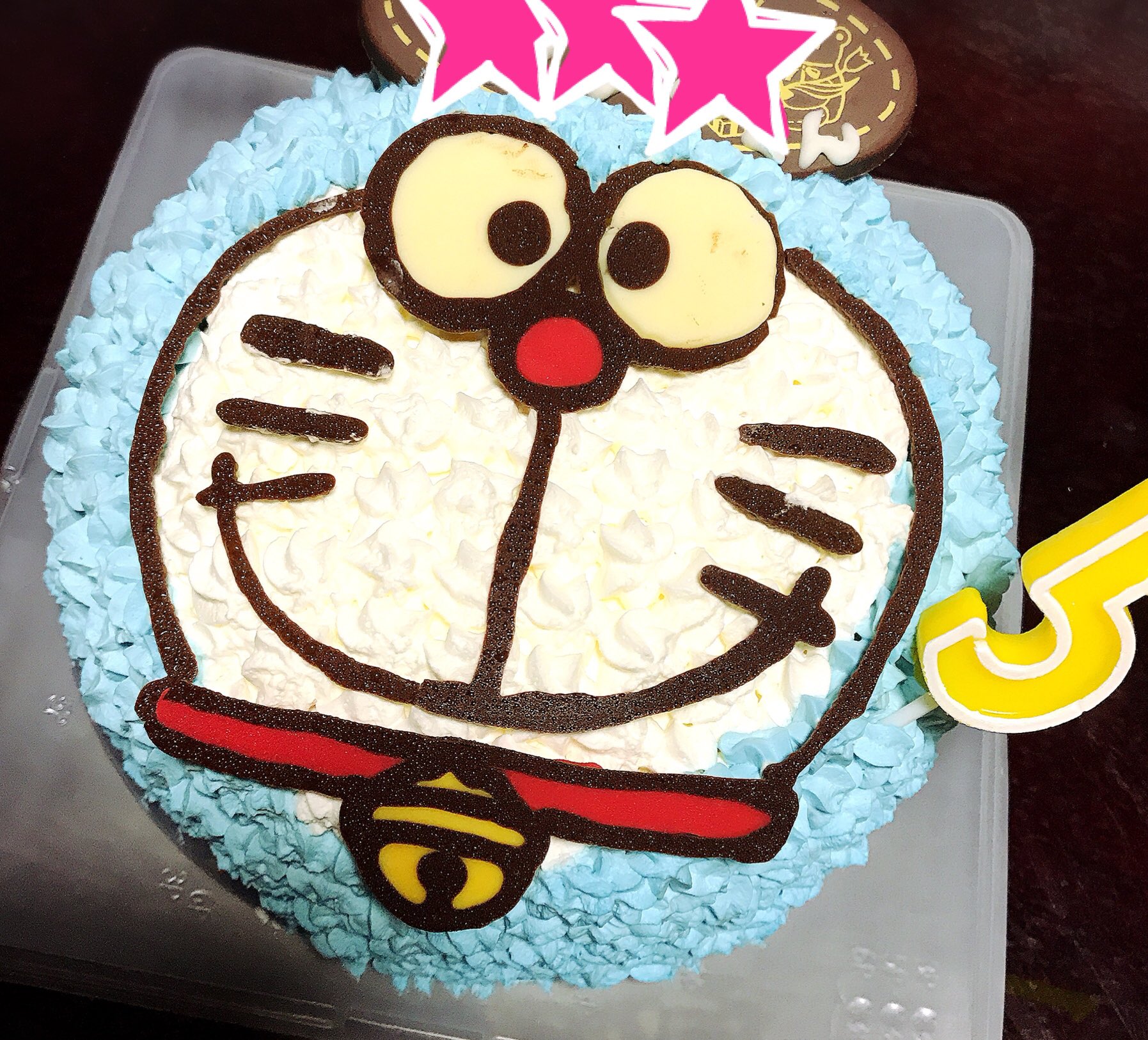 みーまま 届きました ホントに嬉しい 早速ラミネートかけて車に置いた そして今日ゎ次男の誕生日 リクエストに応えて今年ゎドラえもんの立体ケーキにしました ハイサイ探偵団 ハイサイステッカー ハイサイ 誕生日ケーキ ドラえもん 手作り
