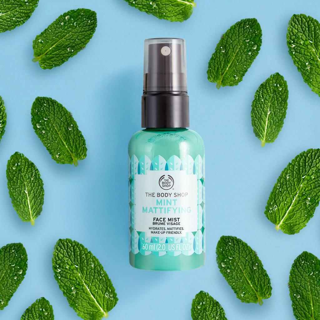 TheBodyShopSP's tweet photo. ¡Evita la aparición de brillos en tu rostro! Enriquecido con menta de Nicaragua, extractos de algas de Irlanda y aloe vera orgánico de México de Comercio con comunidades. ¡Utilízalo para fijar el maquillaje! #MistFace #Thebodyshopsp #Mint #Skincare https://t.co/7FNRICIxqx