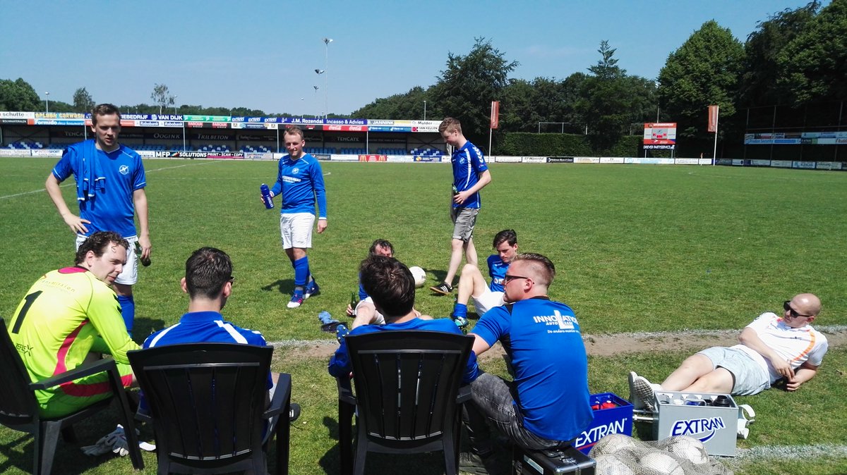 WERELDPRESTATIE!! We spelen ook volgend jaar gewoon weer reserve hoofdklasse. Nadat we in de winterstop met 3 punten laatste stonden, eindigen we op 32 punten #DEABSOLUTETROTSVANHETOOSTEN