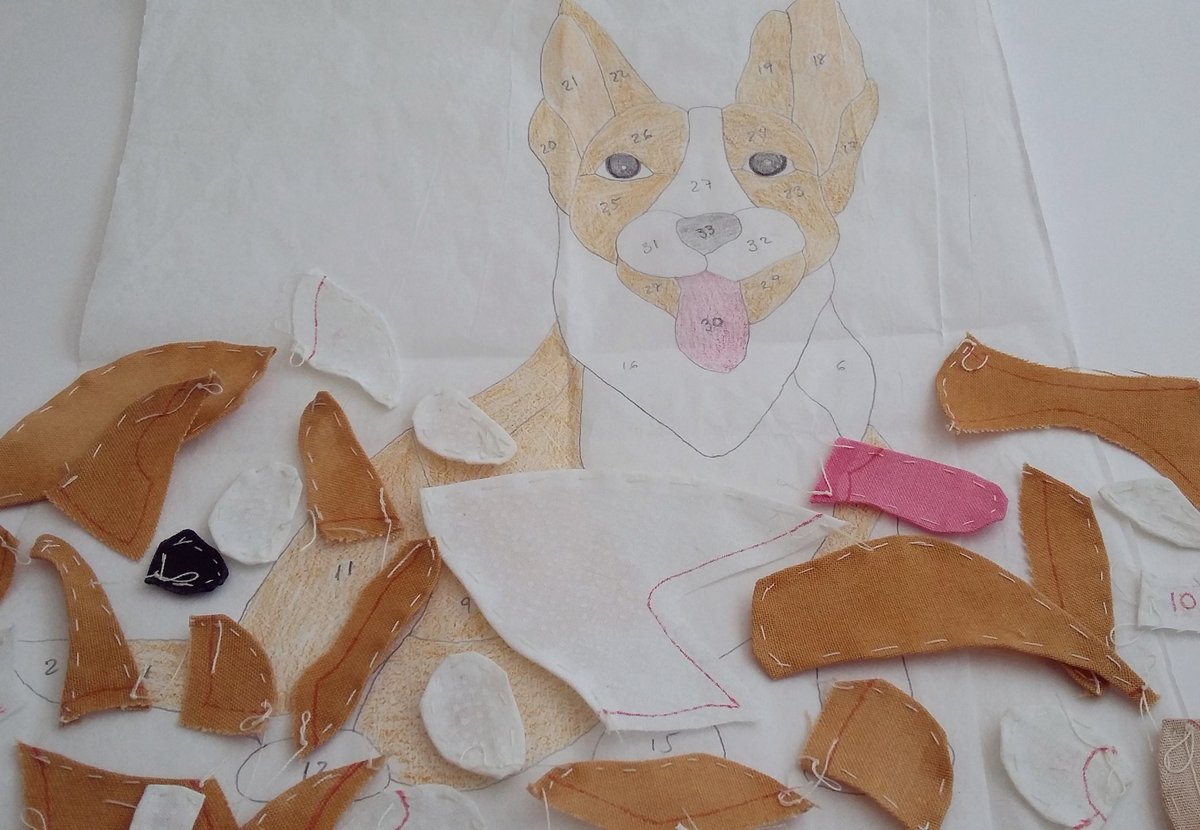 agujadelsur's tweet image. ¡Vamos a por el rompecabezas de #tela! A ver cómo queda el #corgi con estos colores 😉
#patchworklovers #costuracreativa #cosidoamano #costura #aplicaciones #fabrics #appliqué #handsewing #dogs  #perros #patchwork