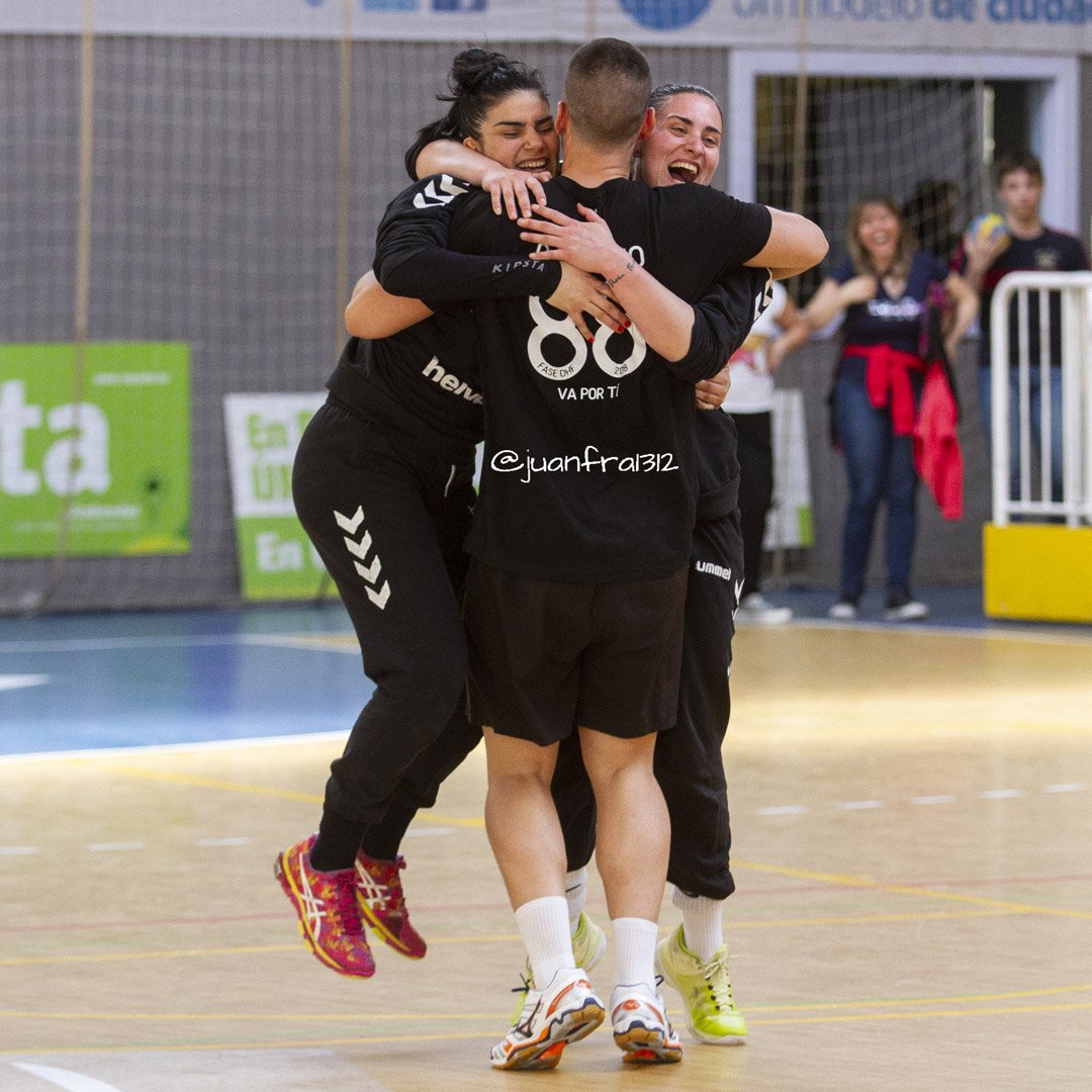 🎉🎉 <a href="/bmalcobendas/">Balonmano Alcobendas</a> vuelve a la <a href="/IberdrolaDHF/">Liga Guerreras Iberdrola</a> tras ganar sus dos últimos partidos de la fase de Ascenso ante Cleba León y Sporting La Rioja. 

¡¡Enhorabuena y a celebrarlo por todo lo alto!! 🎊🎊

<a href="/SolCeballos12/">Sol Ceballos</a> <a href="/flox33/">raquel flox</a> <a href="/Albisgb/">Alba García Bueno</a> 🔝🔝