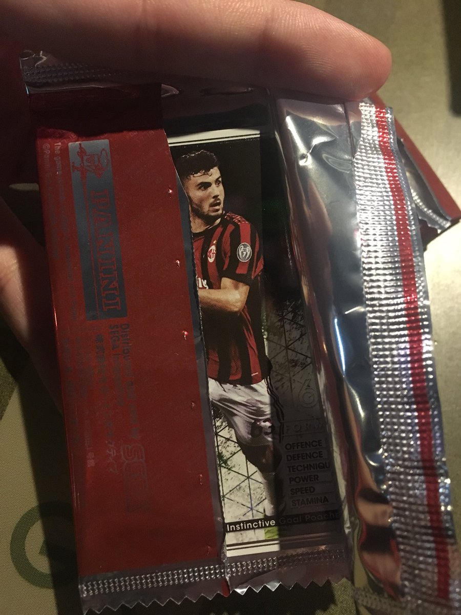 Giroud_Japan's tweet photo. ACミランセットを1名様にプレゼント🎁 
WCCFバージョンアップを記念してそしてWCCFがもっと盛り上がるように🎁
【応募期間】2018年5月31日23時59分まで
【応募方法】リツイートとDMの為にフォローをお願い致します
#WCCF #盛り上がっていきましょうや https://t.co/H0UAd9owu1