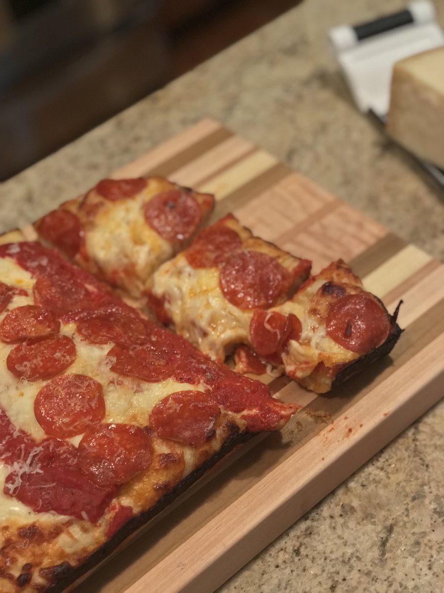 VSTheFoodSnob's tweet photo. I Tried out my new #Detroit #pizza pan the other night. WOW! Delicious! I don’t need to go out for pizza anymore! Thanks for the idea! @JeffMauro My paeson! @FoodNetwork #TheKitchen #crusttocrust https://t.co/evormVHryL