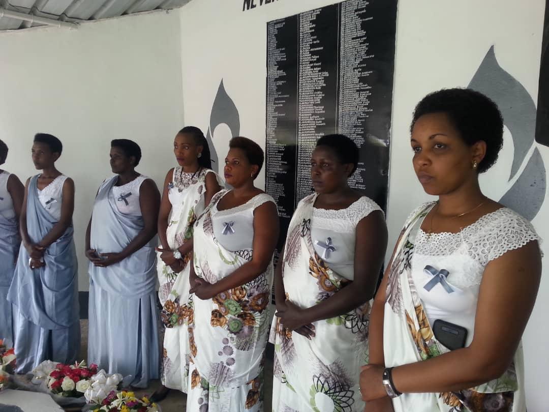 NyanzaDistrict's tweet photo. #Nyabinyenga mu murenge wa #Cyabakamyi Akarere ka @NyanzaDistrict habereye umuhango wo #Kwibuka24 #Genocide yakorewe Abatutsi my 1994.@RwandaSouth @MayorNyanza @KwibukaRwanda @RwandaRemembers @Ibuka_Rwanda @GAERGRwanda @AERGFAMILY @DukundaneFamily https://t.co/46VCyUuXnv