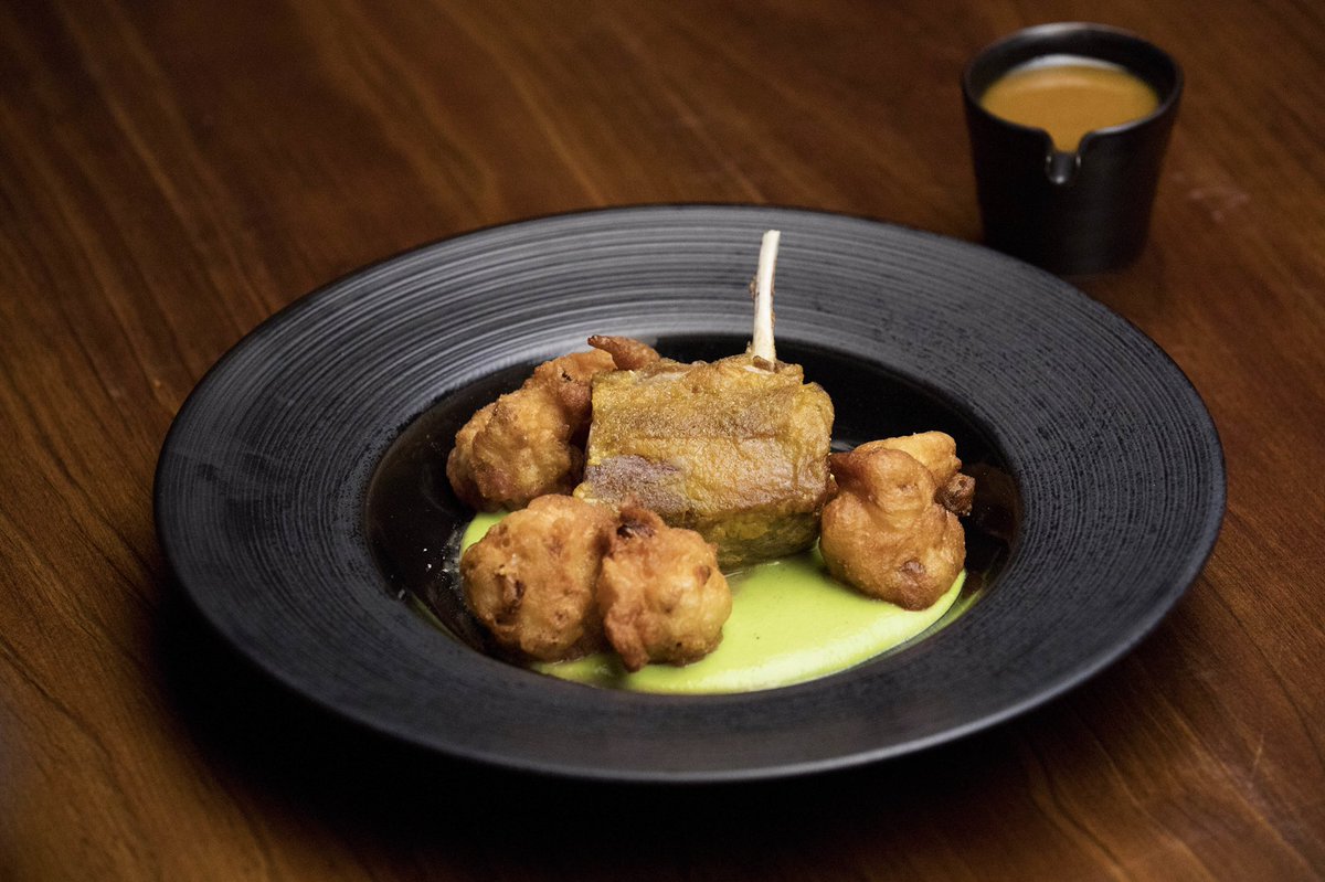 sashi_cheliah's tweet photo. My lamb and pea purée with beer battered cauliflower. Would you eat lunch this? #MasterChefAU https://t.co/DVE08EhVBd