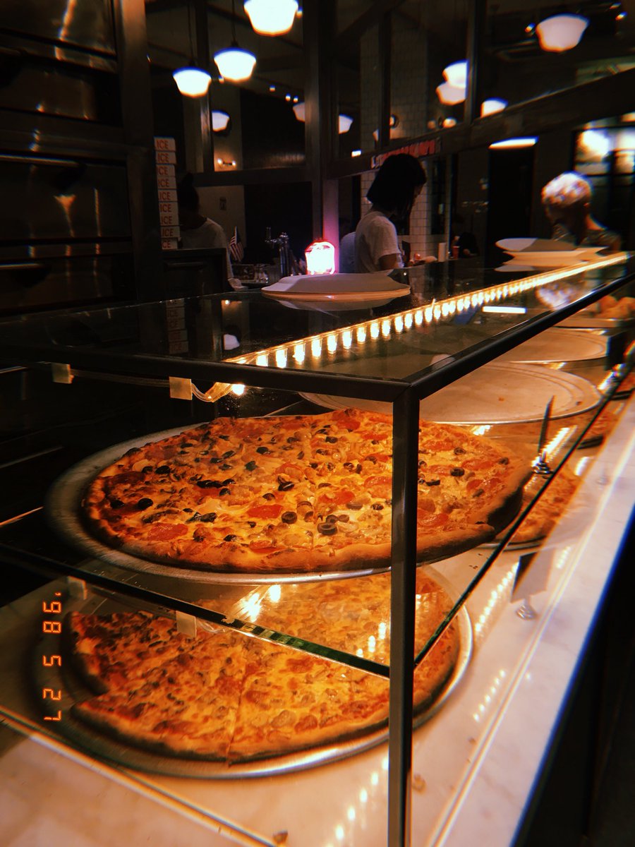 Leo ニューヨークの高校をイメージしたカフェ 東京のカフェ の中で一番好き ここはアメリカなのかと錯覚してしまうくらい全てが美しい とにかく最高 完璧です 店内は広くて長居でき 勉強にも最適 表参道にある ピザスライス2 Leo ニューヨークの高校をイメージしたカフェ 東京のカフェ の中で一番好き ここはアメリカなのかと錯覚してしまうくらい全てが美しい とにかく最高 完璧です 店内は広くて長居でき 勉強にも最適 表参道にある ピザスライス2
