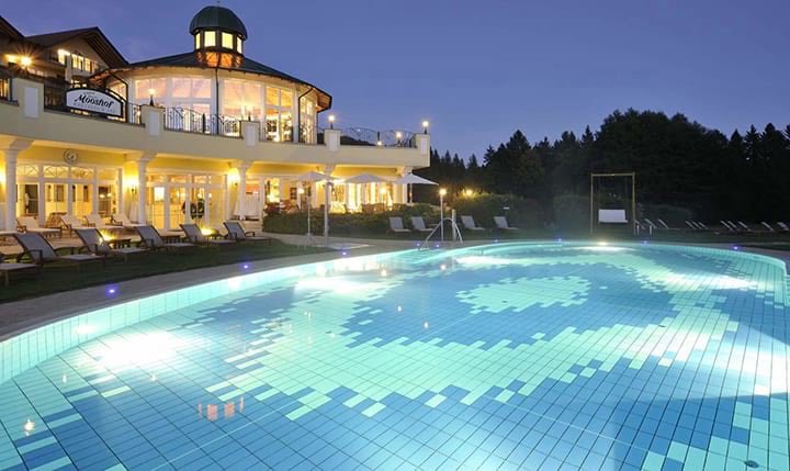 WellnesshotBay's tweet photo. Ideal zum Abkühlen - der Außenpool im @hotelmooshof
https://t.co/ad38STFr5H
#WellnesshotelsBayern #wellnesshotels #bayern #wellness #wellnesshotel #bayerischerwald #bayerwald #bodenmais #kurort #aussenpool #pool #spa #wellnessbereich #wellnessurlaub #wellnesswochenende https://t.co/kMOn6csWxV