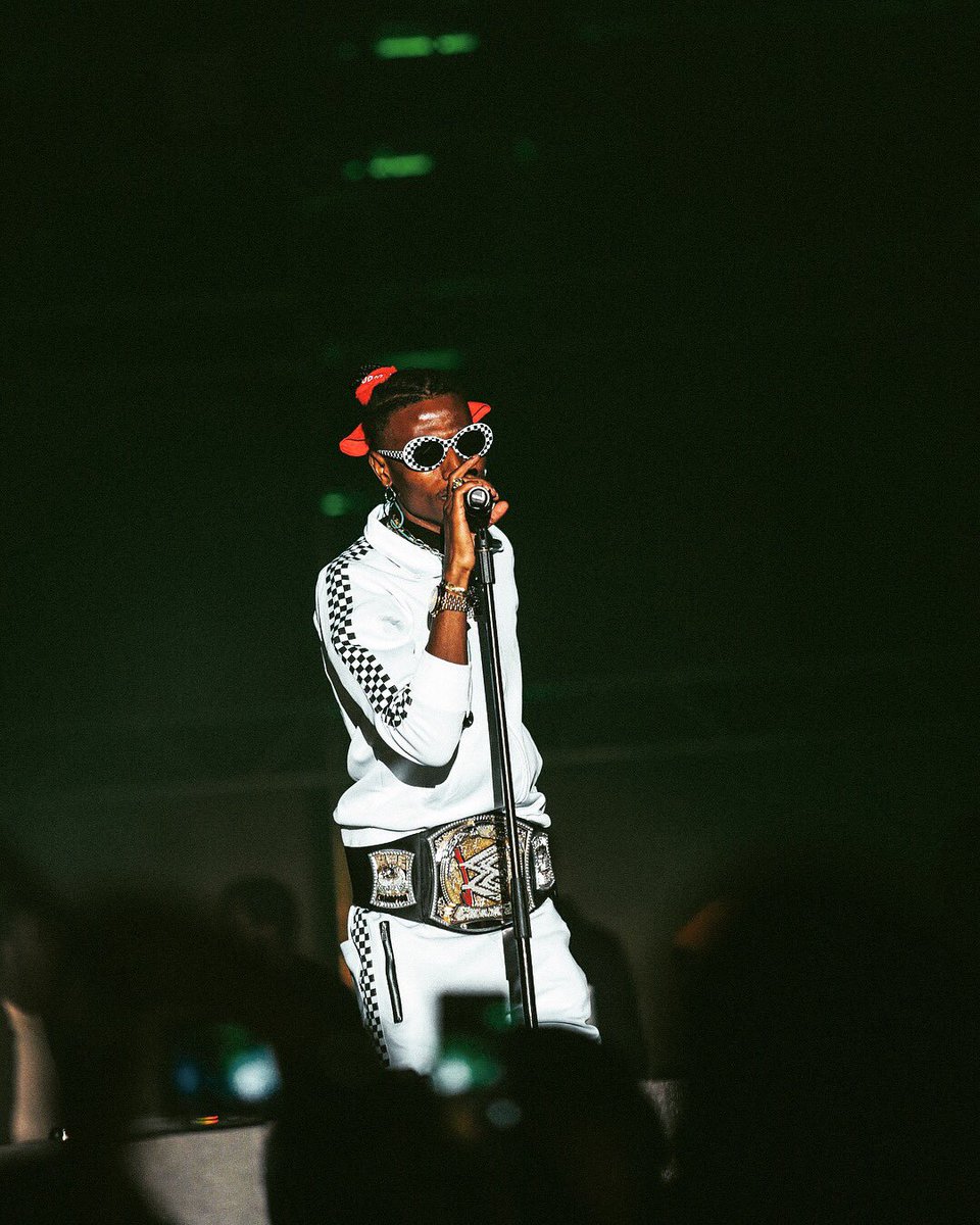 OCTOPIZZO's tweet photo. TEAM WORK OVER EVERYTHING 
#NomaNi #NaneNiNgoriSana
@Cedric_Nzaka @Tintseh_ @Slumphotography Flexing Bila Weight Lift 🦅🤴🏾🦅
#TGRFEST https://t.co/HPAYMm5ad6 https://t.co/DEX754uNHg