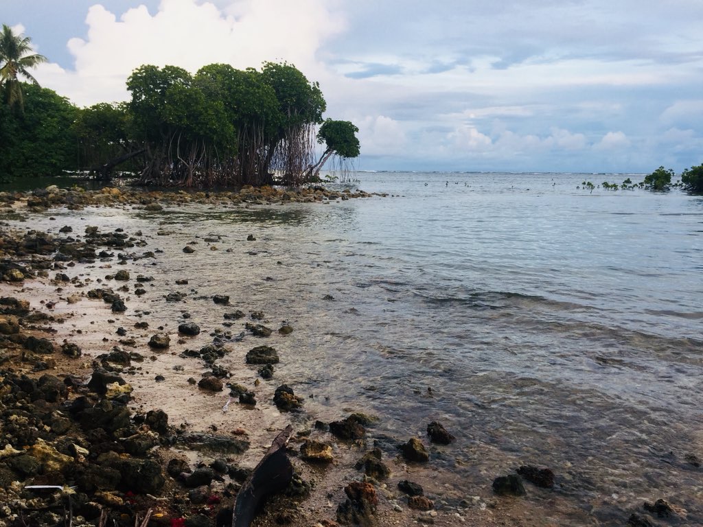 ahllieyoubetcha's tweet photo. Beach day!
 #LuckyWeFrmDaIslands 🌴🌊 #Home2018 #SouthSideYap https://t.co/VOPNvKpBr5