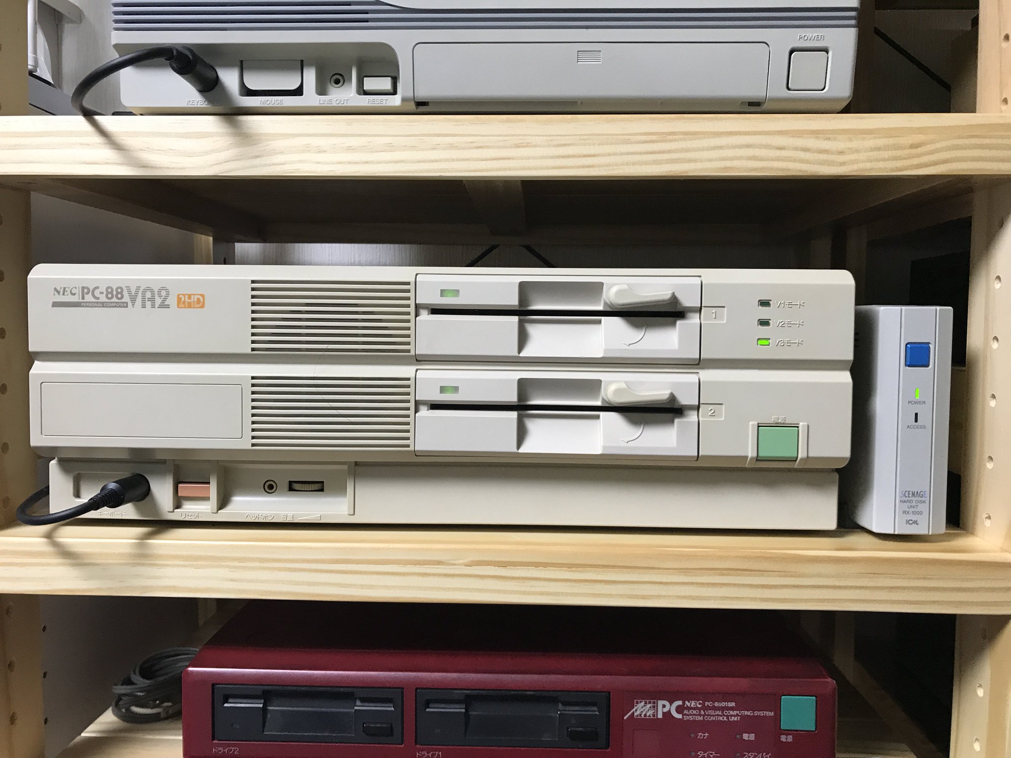asayan on Twitter &quot;きょうもレトロPC棚の整理（最近休みはほぼ毎日）、今日はX1があるSHARP棚の隣にNECHE棚を