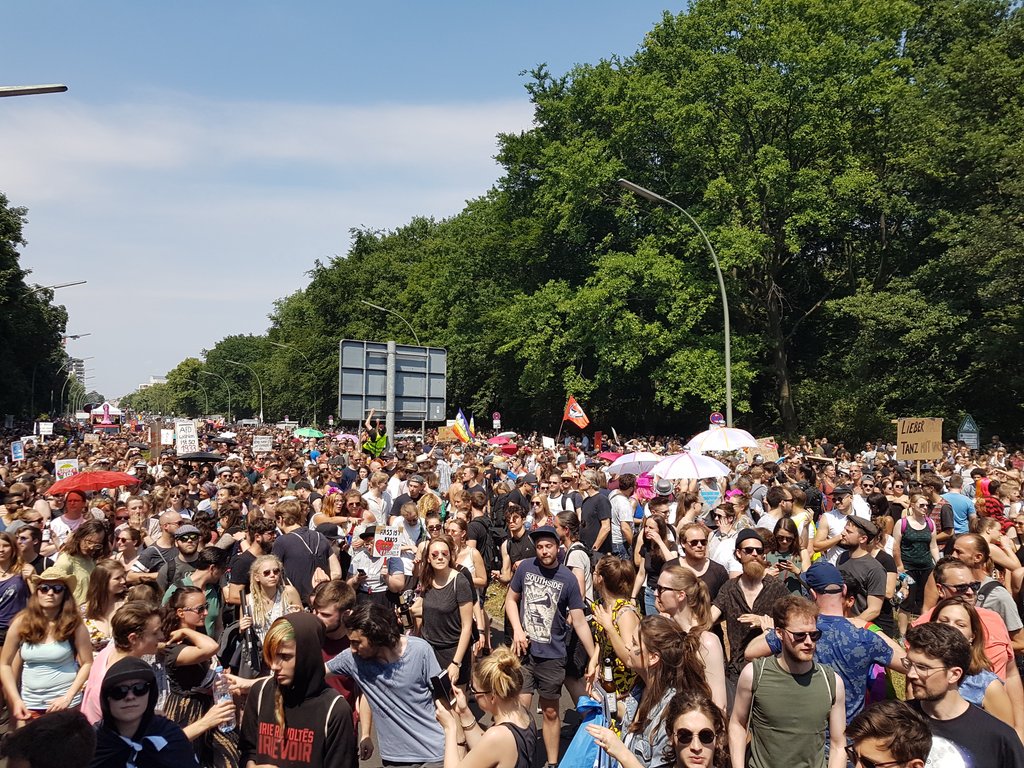 JbrBrock's tweet photo. Es sind... ähm....viele! 
#afdwegbassen #b2705 https://t.co/7Cirgv2ct1