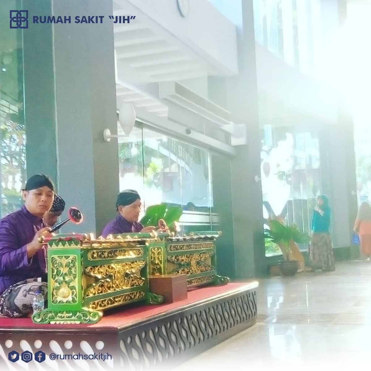 RUMAHSAKITJIH's tweet image. Repost @jaenisahuri
Gamelan d sebuah rumah sakit, mungkin satu2nya, yg menarik lainnya bangunan dan interior koyo hotel atau mall, coffee dan tentunya sistem IT-nya terintegrasi #ERP #entrepreprise #digitallogistic #scm #bigdata #jogja #CRM @rumahsakitjih #gamelan #rumahsakit