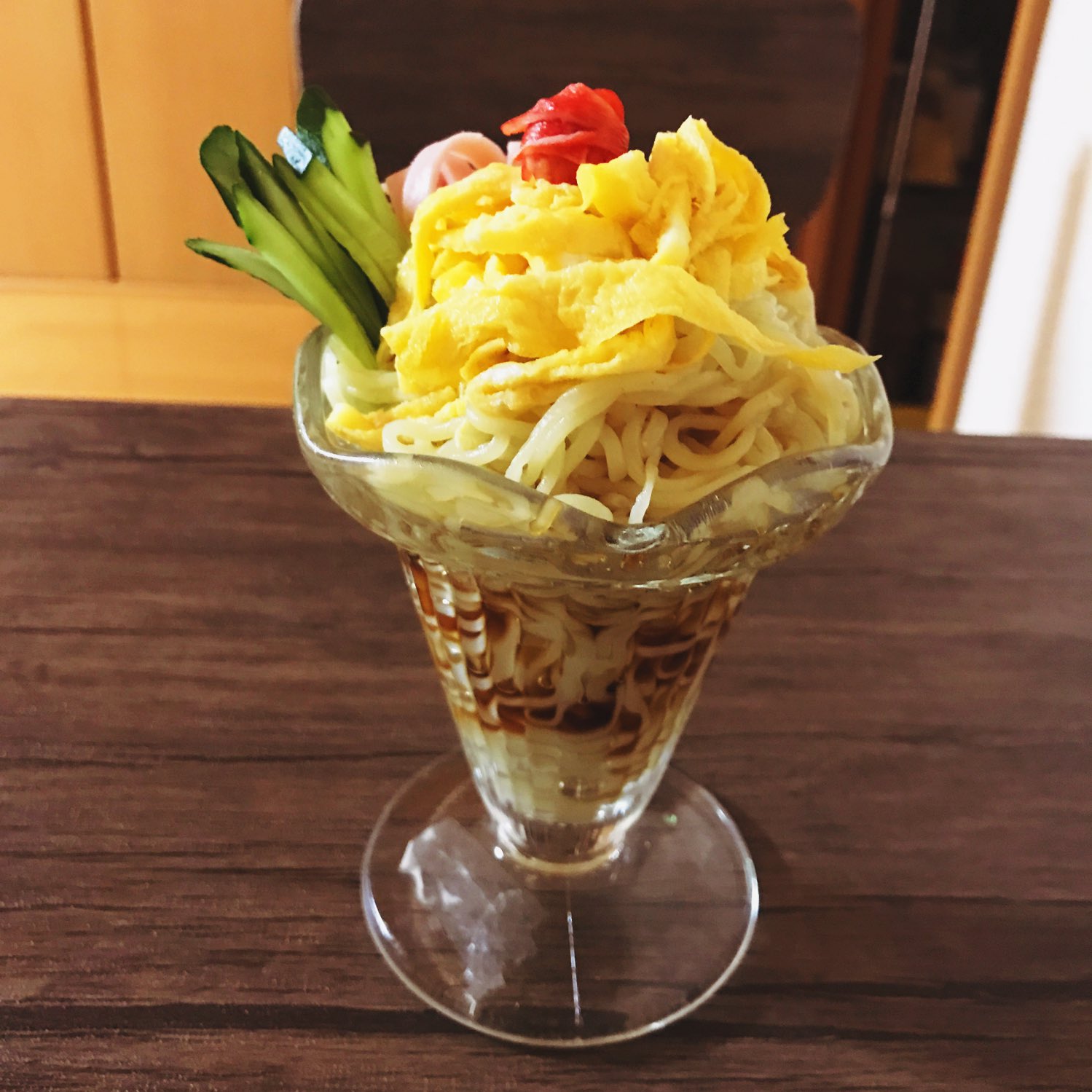 確かに色合いは綺麗w冷やし中華をパフェグラスにいれるとスイーツっぽい 話題の画像プラス 確かに色合いは綺麗w冷やし中華をパフェグラスにいれるとスイーツっぽい 話題の画像プラス