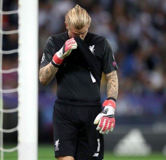 shotongoal247's tweet photo. You'll never walk alone...unless you're Loris Karius 😂 https://t.co/xgxf3DgZNz