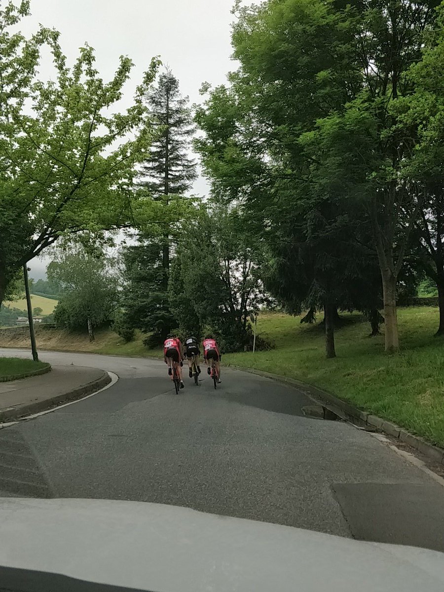 XIVAIZTONDOSN's tweet photo. 📌-2km

Lasterketa burua:
220 Martinez
253 Usabiaga
215 Gonzalez
322 Perez

#AiztondoSN https://t.co/lkDhLvUaYu