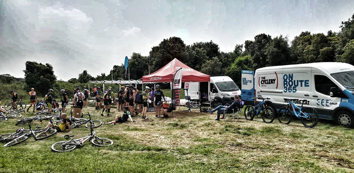 Osona365's tweet photo. Diumenge d'assistència mecànica a la @CabreresBTT amb els companys de les botigues @thecyclery_es @triskel365 @som_365 #bojosperlabici #som365 https://t.co/2oNWLcX4JI