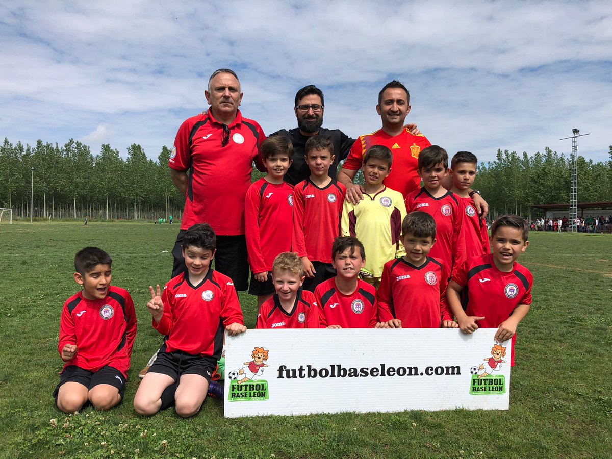 futbolbaseleon's tweet photo. 🏆🏆COPA @diputacionleon en @ValenciaDeDJuan 
Sede prebenjamin
Con @CDCERECEDOLEON #AtcoPinilla @CDFSANANDRES @PuenteCastroFC https://t.co/4BkKBejQBj