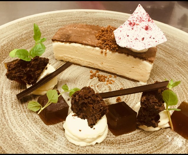 Lemontree_lk's tweet image. Another #Sundaylunch done and dusted and ready to rock with a full house tonight again.. our tiramisu iceburger with espresso jelly and aero chocolate went down a treat.. #alwayshomemade #WeGoAgain