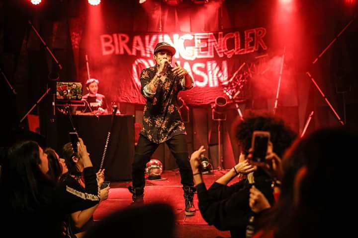 Bırakın gençler oynasın.
#FreeEzhel