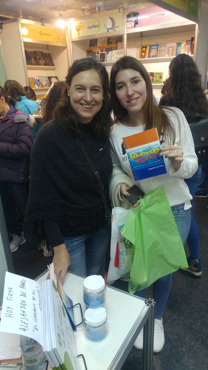 EducandoElGenio's tweet photo. #EducandoElGenio de @delfabroale se fue de la @FeriaLibroRos para ser jugado en casa y en la escuela. Se encuentra en Stand 20 @EdNazhira ❤❤❤ https://t.co/gyKHKyP6ek