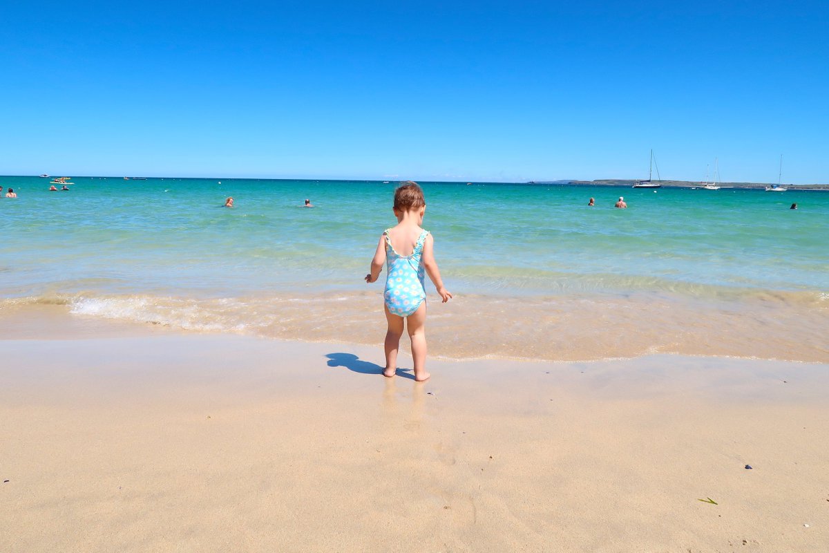 lifeunexpected2's tweet photo. Going to the beach in #Cornwall? If you head to the beach with your family, please take two minutes to pick up any litter you see and take all your rubbish home. It makes such a huge difference to our beaches, the environment and our animals safety. ☺️. #familytravel https://t.co/4HHn6wnUOk
