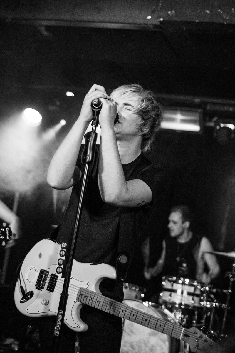 📷 emma tweet media