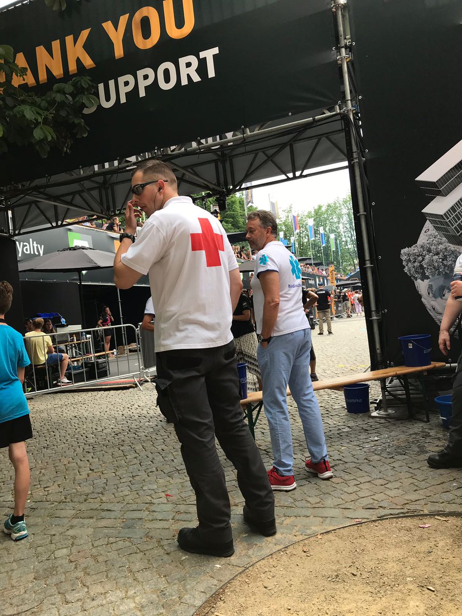 VestingloopDB's tweet photo. Wat een kanjers toch van @RodeKruis! Staan zoals altijd weer voor iedereen klaar #Vestingloop #Brandloyalty https://t.co/tnnH3Byvs0