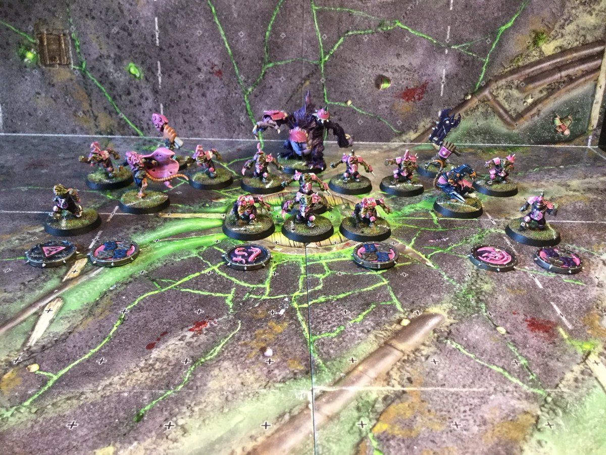 DBL_Official21's tweet photo. It’s definitely pre-season... Introducing the Pink Bottom Feeders #bloodbowl #DBL18 https://t.co/7A8VFz8vNl