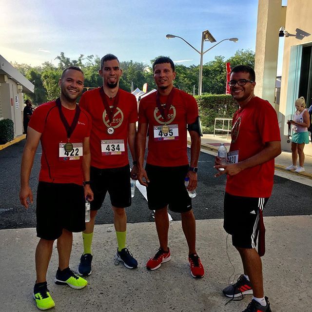 correrdavida's tweet photo. El gran equipo #Fitless #TeamFitless  luego del #5k #5kumet #UMET durante la mañana de hoy.
A la verdad que la ruta que le damos en #Juncos nos tiene al día pues el equipo hizo un buen tiempo!!🔥💪🏼 Aún no han subido los tiempos oficiales pero yo marqué 22:01. La distancia no … https://t.co/NObzmjnXbX
