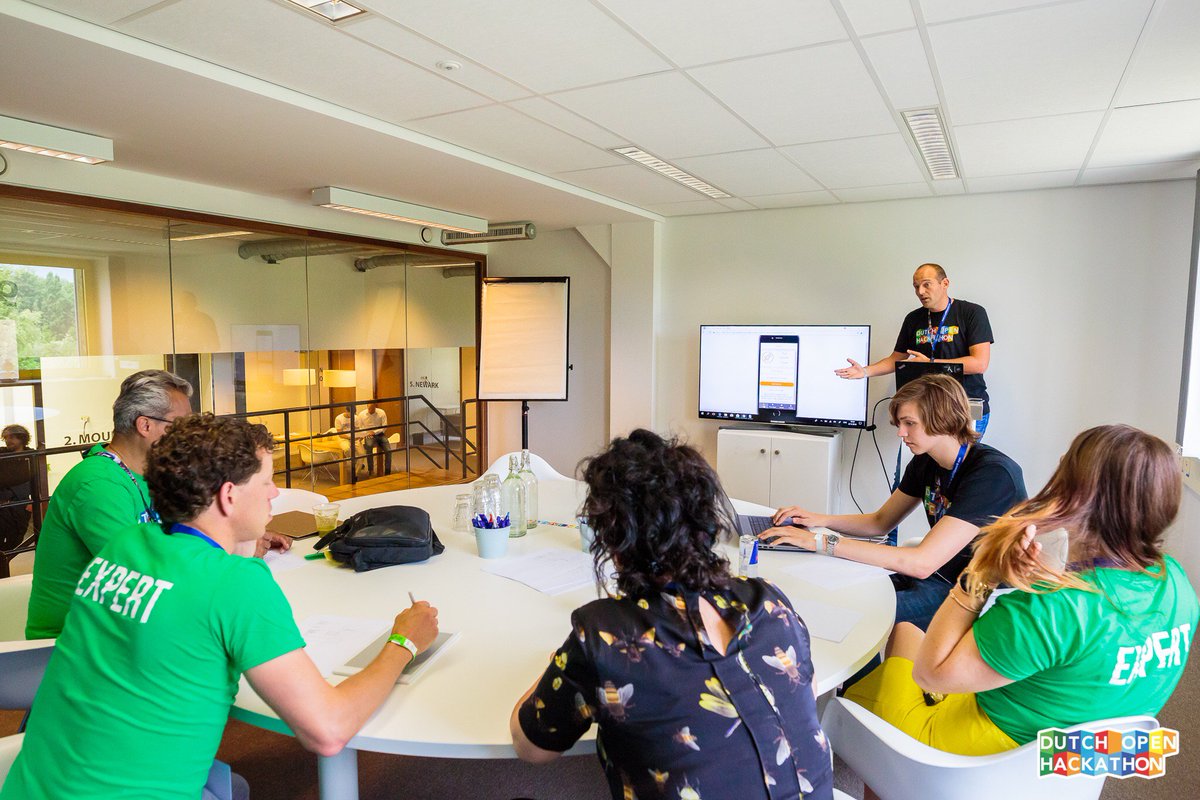 dutchhackathon's tweet photo. Pitches are in full swing! #businessjury #openinnovation #dutchhack18 #doh18 @KPN @Het_Kadaster @PostNL @Politie @SIDN @KIVI_NL @DIF079 https://t.co/crrjkjV6C3