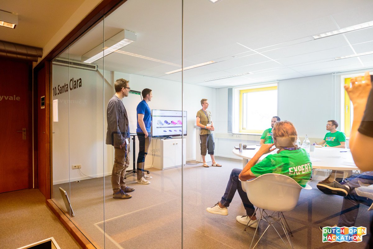 dutchhackathon's tweet photo. Pitches are in full swing! #businessjury #openinnovation #dutchhack18 #doh18 @KPN @Het_Kadaster @PostNL @Politie @SIDN @KIVI_NL @DIF079 https://t.co/crrjkjV6C3