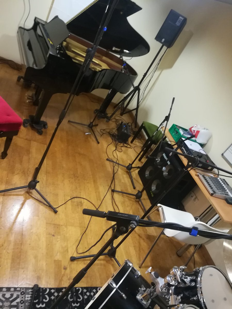 LynaeSkye's tweet image. レコーディングが始まりまーす(✽ ﾟдﾟ ✽)

@LEMiJPC @atic2a @cristinacolome2 @JordiXirinachs @carlesgumi