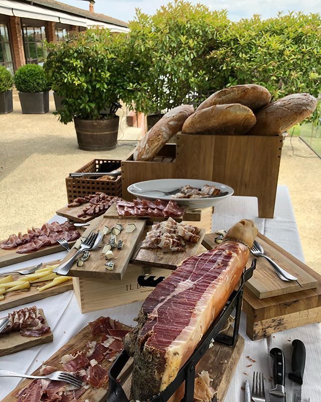 Sunday #brunch is always better with fresh sliced #prosciutto .
.
.
#tuscany #relaischateaux #relaisetchateaux #thetuscantimes #luxurytravel #luxurylifestyle #ilborro @ilborrowines #sundaybrunch #notvegetarian #vegetarianfriendly #tuscandelight @tuscanbi… ift.tt/2ISjUZ2