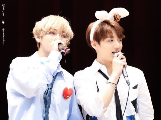 Taehyung couldn’t just hold his hand to himself! It’s as if Jungkook’s body is always the extension of his!  #vkook  #kookv  #taekook 