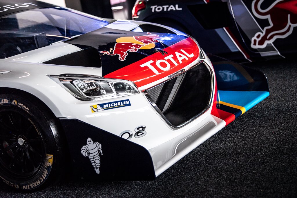 peugeotsport's tweet image. FAMILY OUTING: three generations of @Peugeot race cars spotted at @SilverstoneUK #SpeedMachine. #205RX #405T16PikesPeak #208T16PikesPeak #3008DKRMaxi